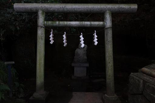 八幡の藪知らず入ってみた動画 過去の事件や伝説や水戸黄門伝説など バズーカnews 怖い話と都市伝説